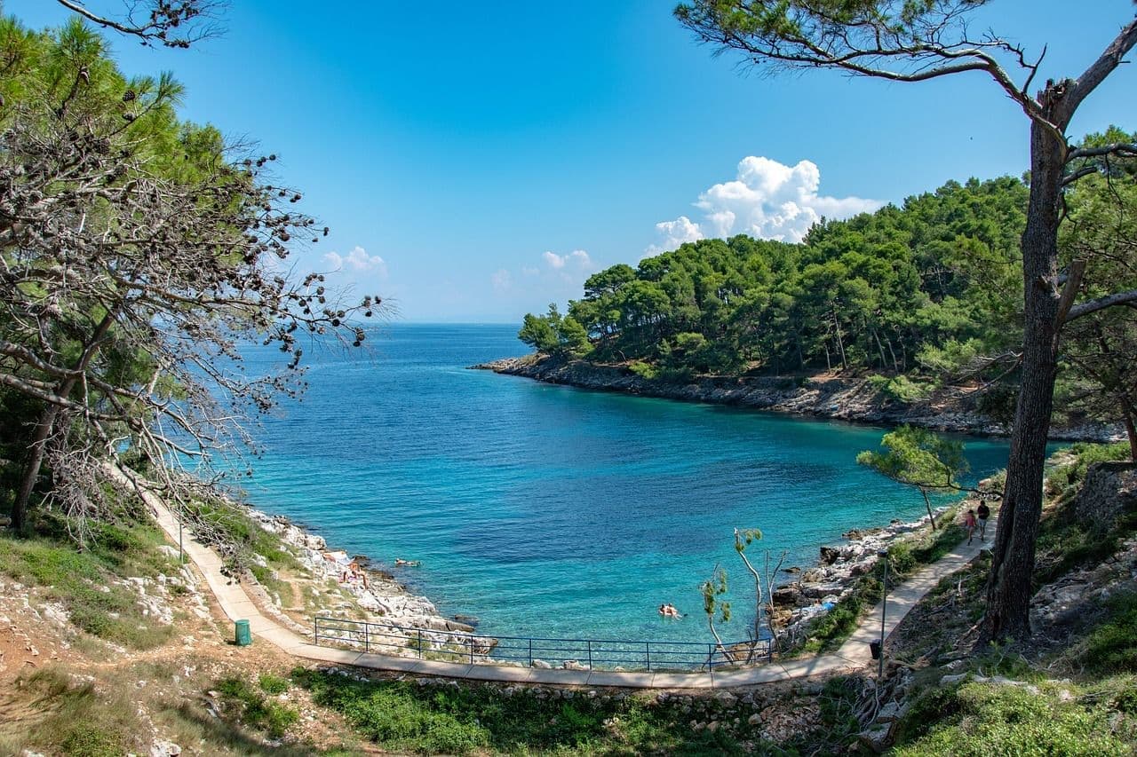 Cres Island nature and town